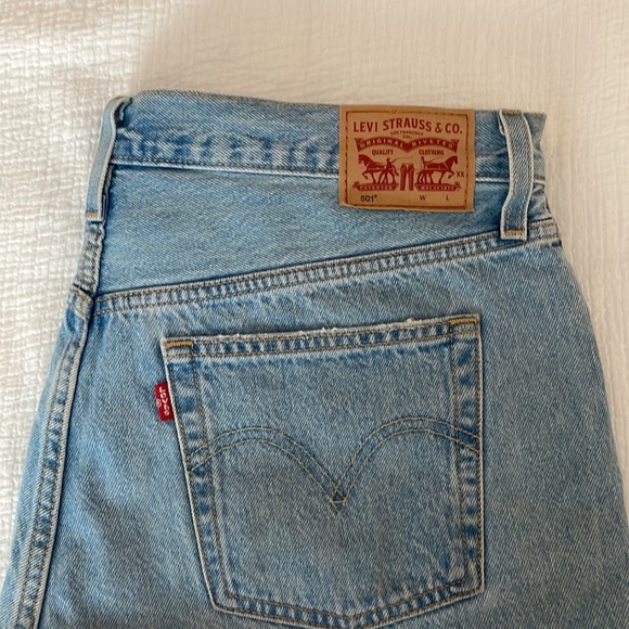 Levi’s Jean Shorts - Picture 3 of 4